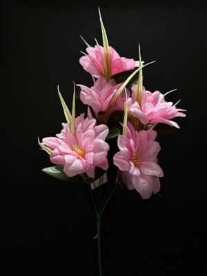 Kwiaty sztuczne z rodziny Liliowców